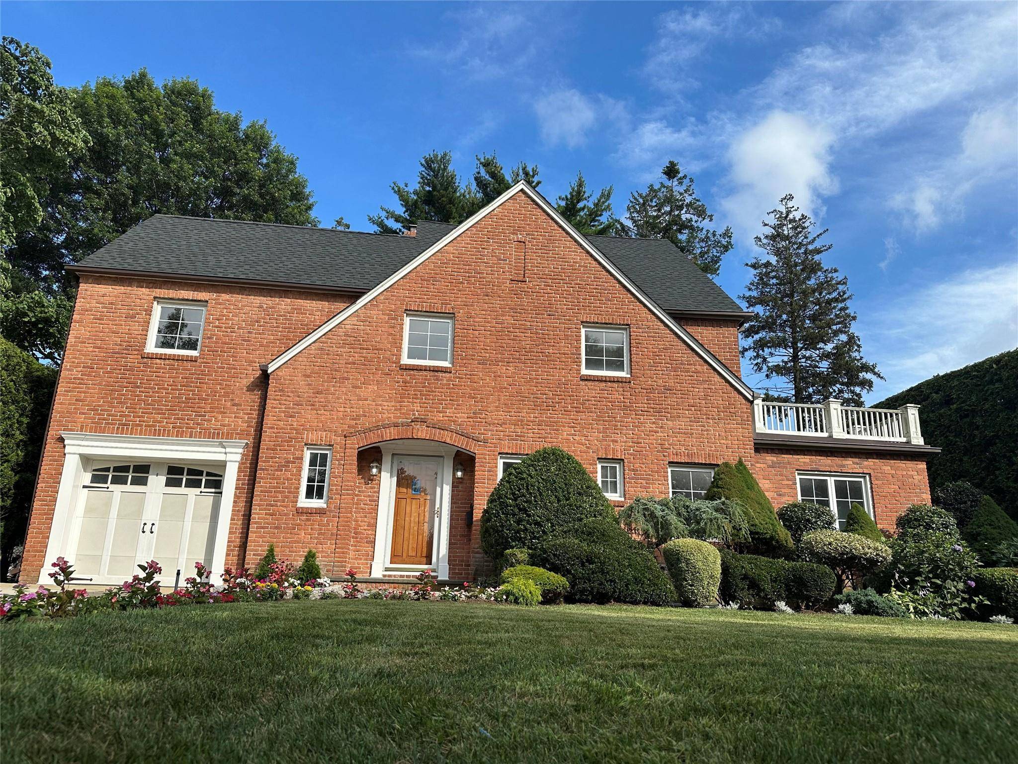 Garden City, NY 11530,4 Huntington RD