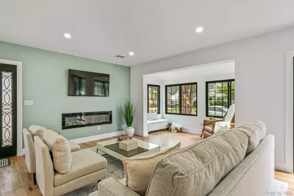 Oceanside, NY 11572,284 Madison AVE