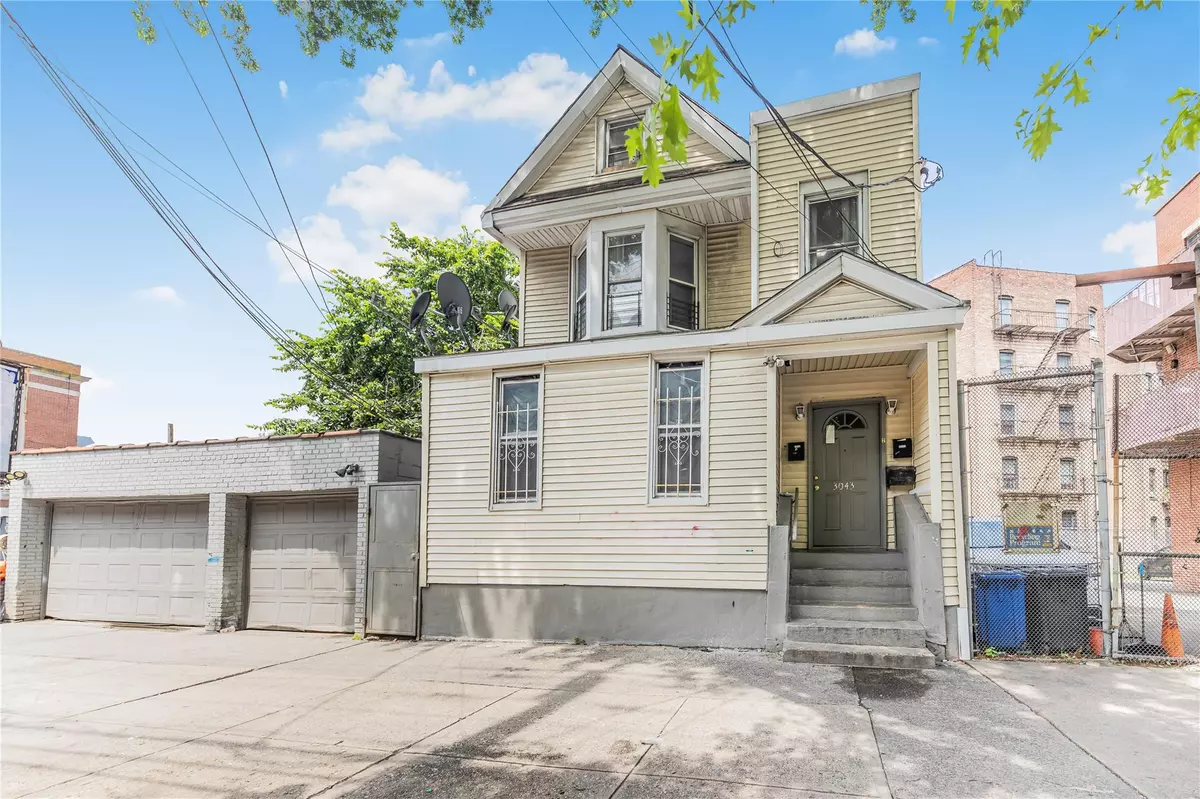 Bronx, NY 10463,3043 Bailey AVE