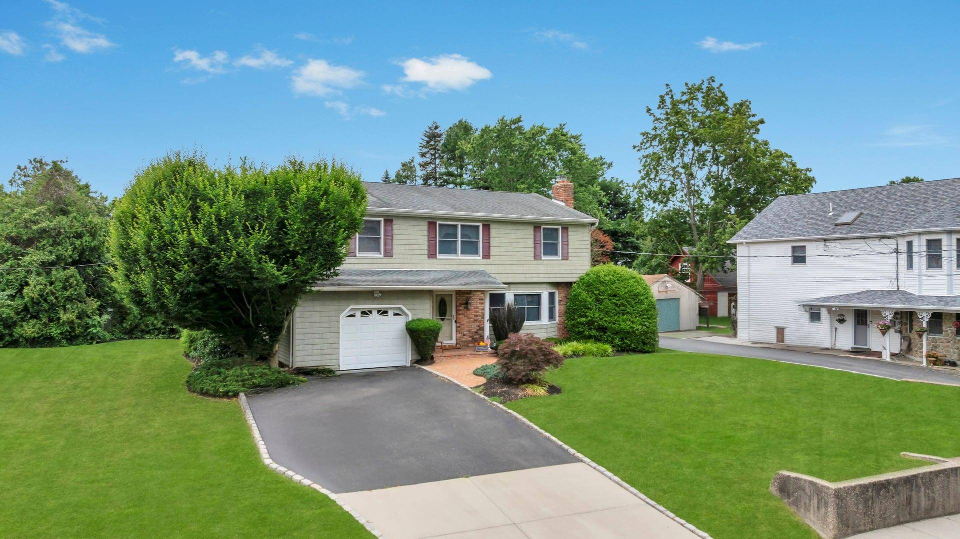 Saint James, NY 11780,120 Mills Pond RD