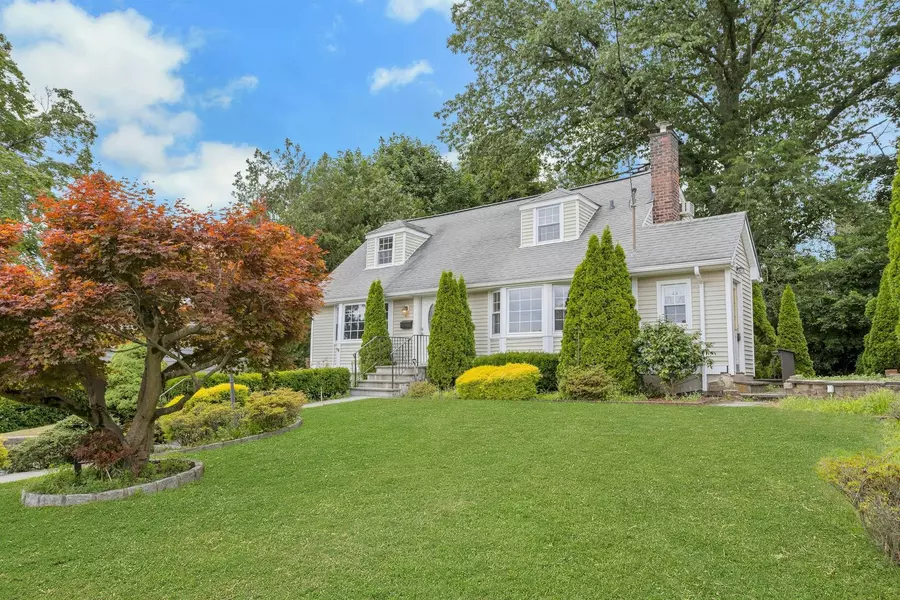 11 Kingston AVE, West Harrison, NY 10604