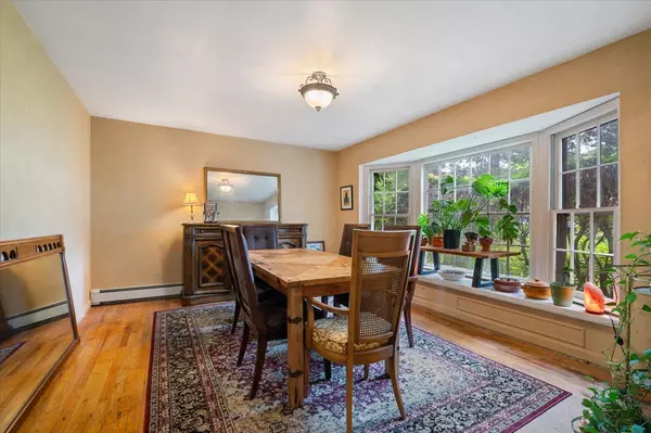 Dix Hills, NY 11746,16 Norma LN