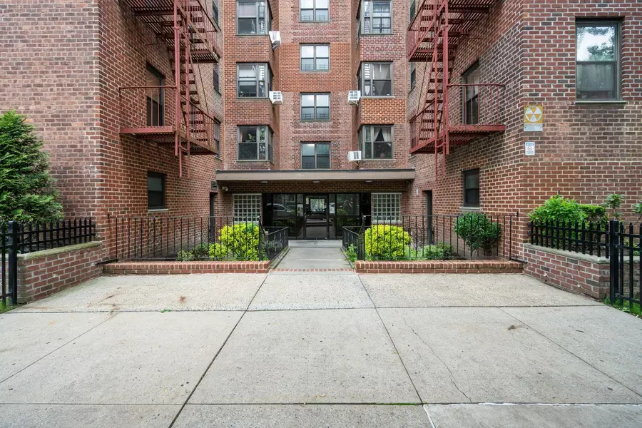 32-40 89th Street #209, East Elmhurst, NY 11369