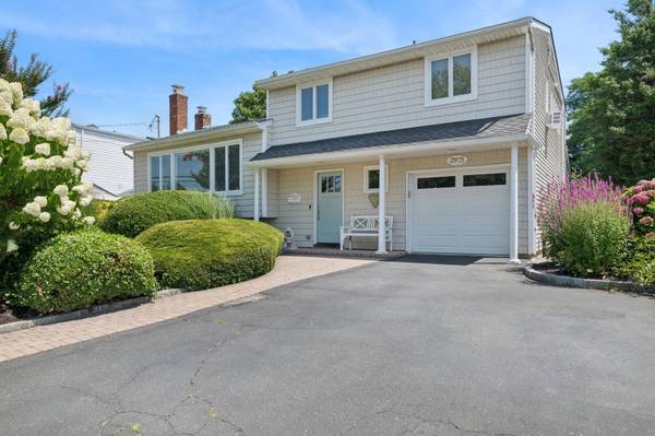 2975 Susan RD,  Bellmore,  NY 11710