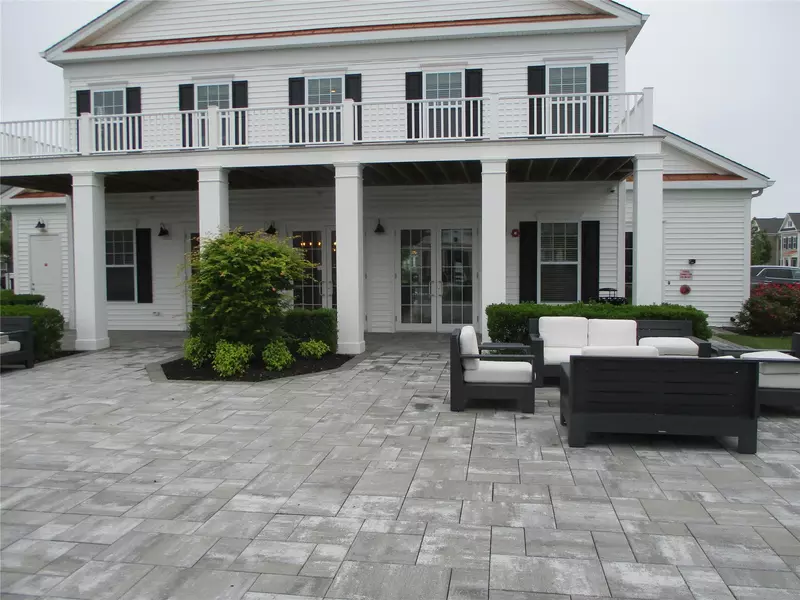 24 Bayard DR, East Islip, NY 11730