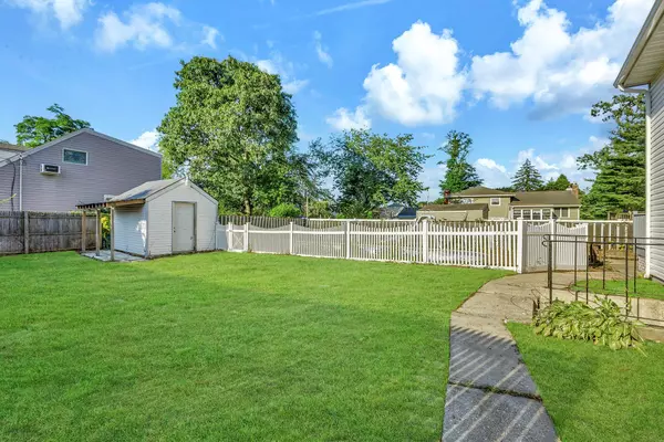 North Babylon, NY 11703,5 Wendorf CT