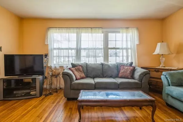 Massapequa, NY 11758,236 N Richmond AVE