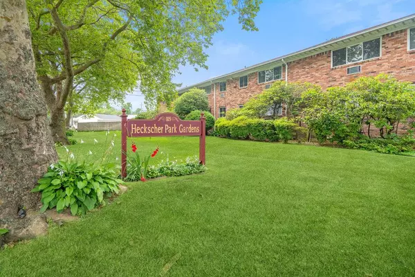 105 Prime AVE #B7,  Huntington,  NY 11743