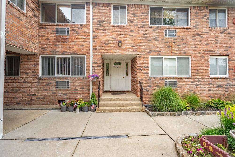 Huntington, NY 11743,105 Prime AVE #B7