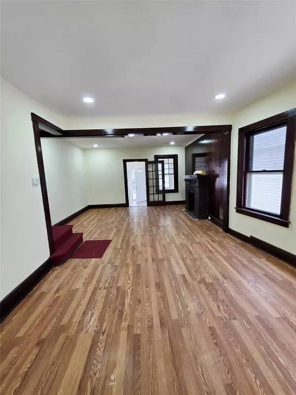 Woodhaven, NY 11421,8592 98th ST