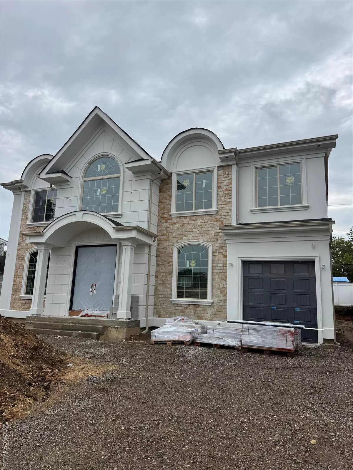 Levittown, NY 11756,102 Cotton LN
