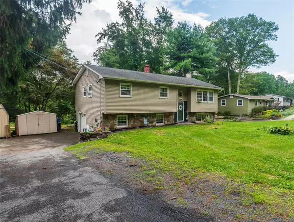 15 Kings DR, Wallkill, NY 12589
