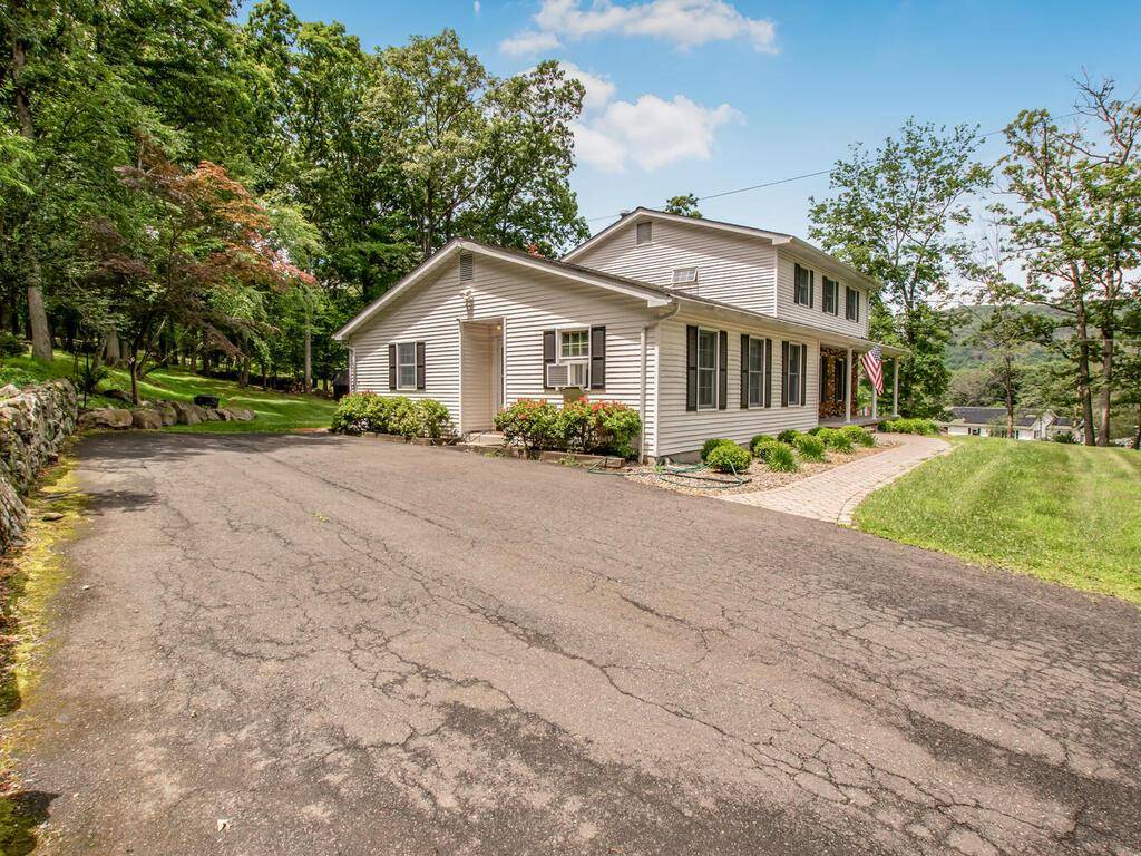 Tomkins Cove, NY 10980,113 Buckberg RD