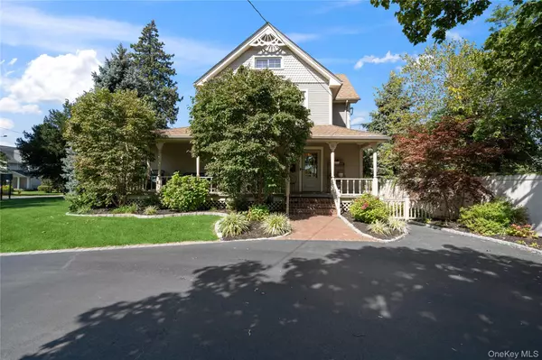 Islip, NY 11751,52 Marvin LN