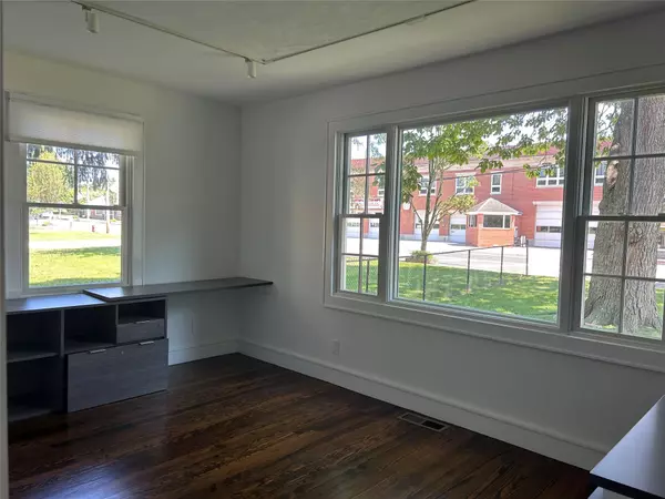 Hampton Bays, NY 11946,88 W Montauk HWY