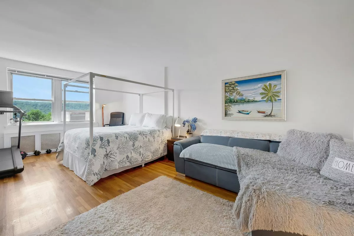 Yonkers, NY 10701,440 Warburton AVE #6F