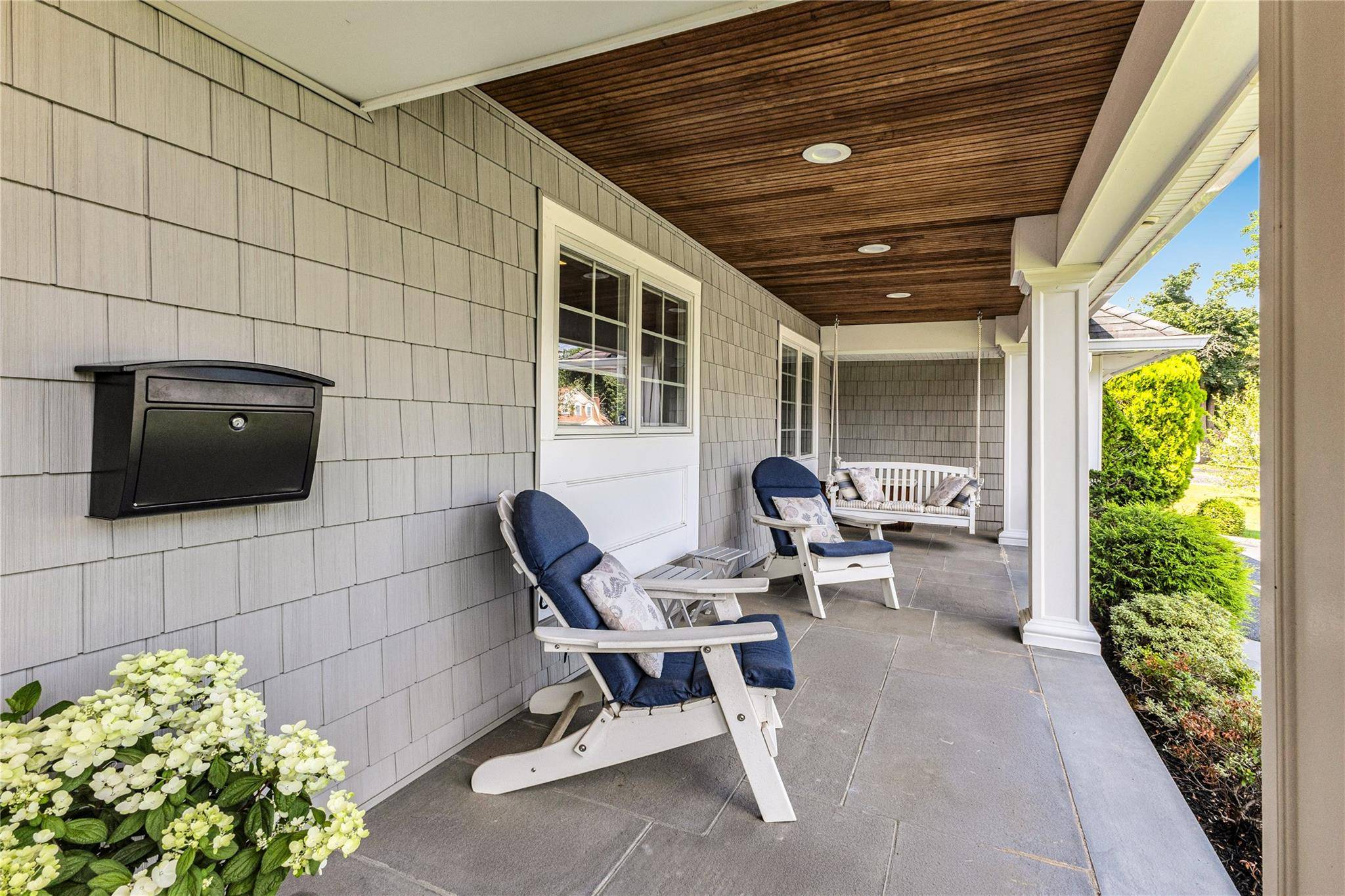 Roslyn, NY 11576,12 Overhill LN