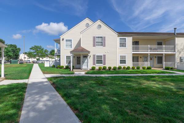 94 Fairview CIR, Middle Island, NY 11953