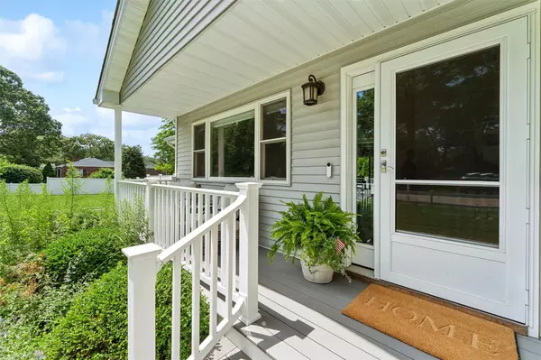 Hampton Bays, NY 11946,12 Hampton Bays DR