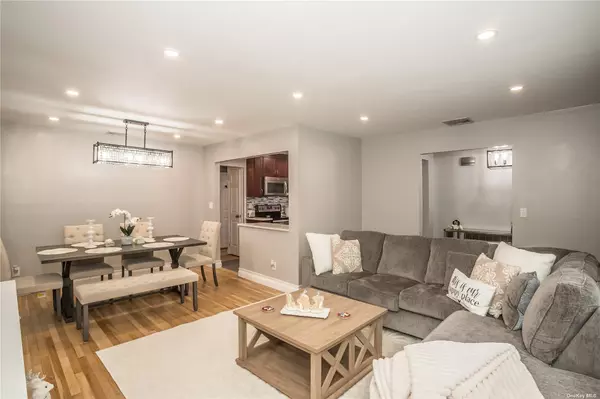 North Bellmore, NY 11710,1253 Raymond road Raymond RD