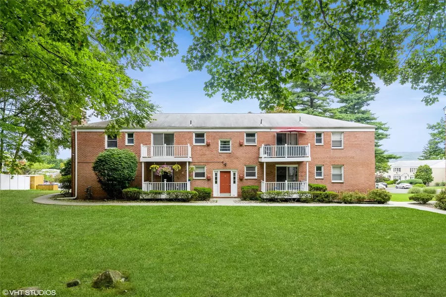 11 Lenox CT #1004, Suffern, NY 10901