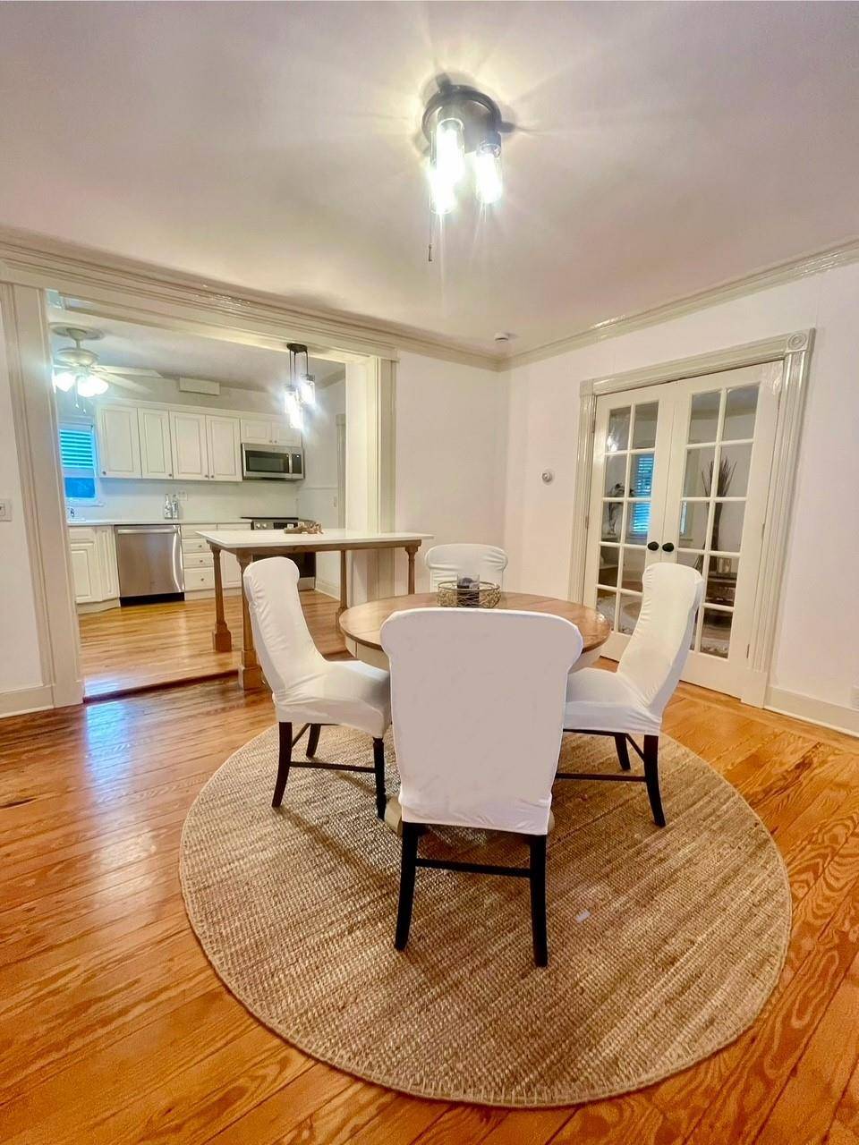 Oyster Bay, NY 11771,18 Pine DR
