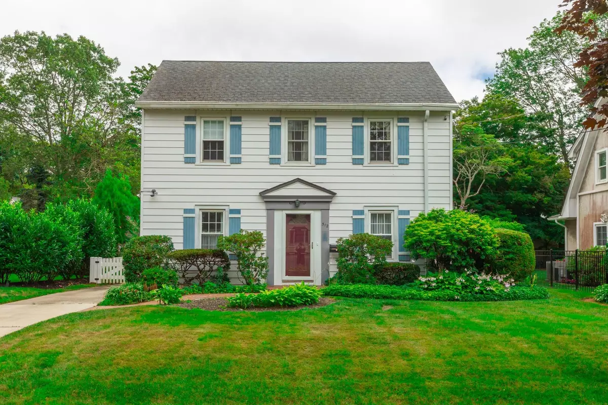 Brightwaters, NY 11718,512 Manatuck BLVD