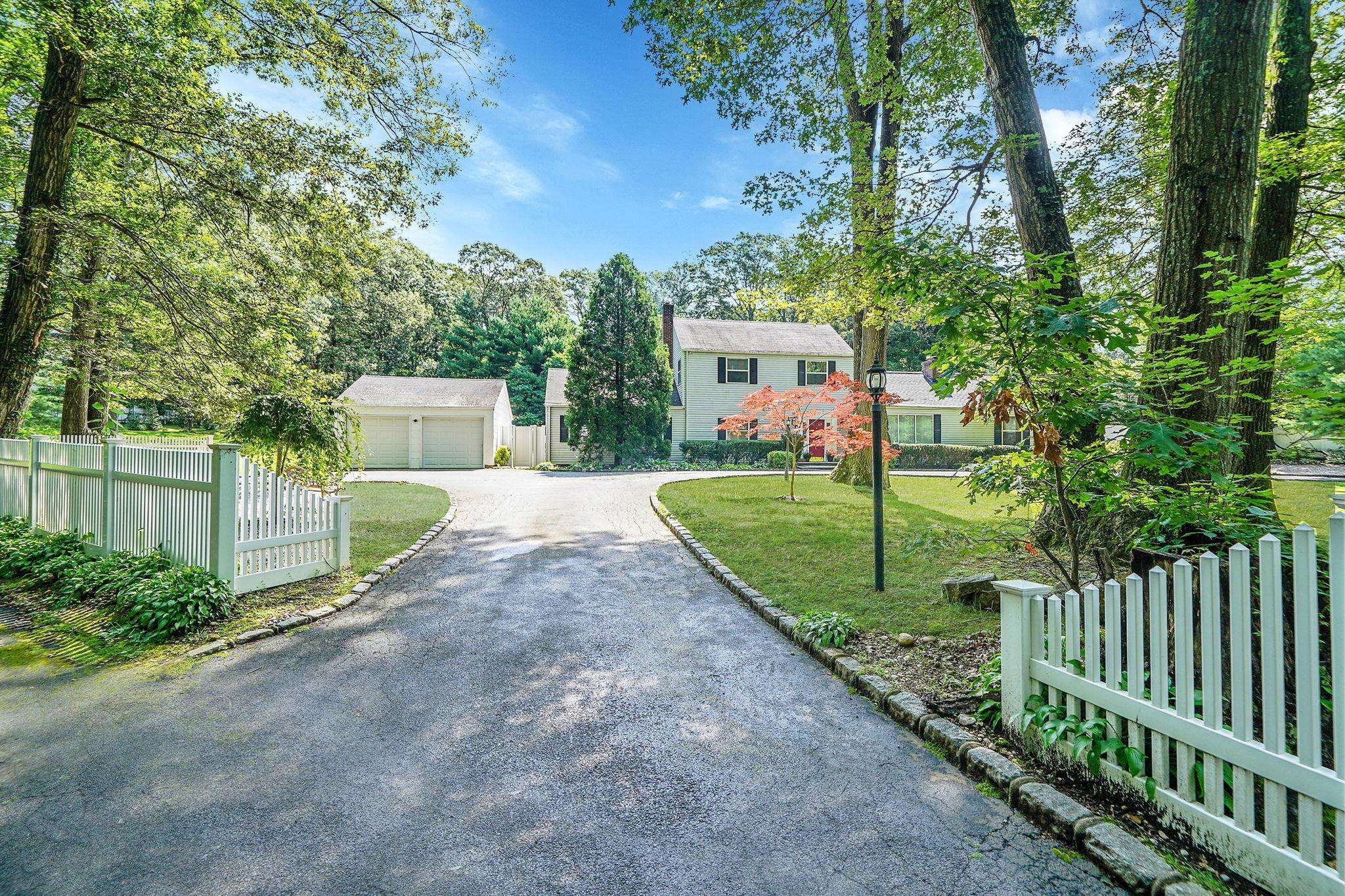 South Huntington, NY 11746,178 Beverly RD