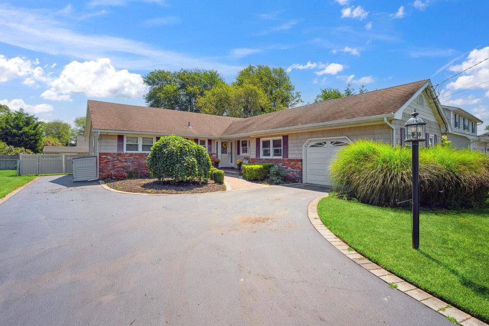 Oakdale, NY 11769,283 W Shore RD