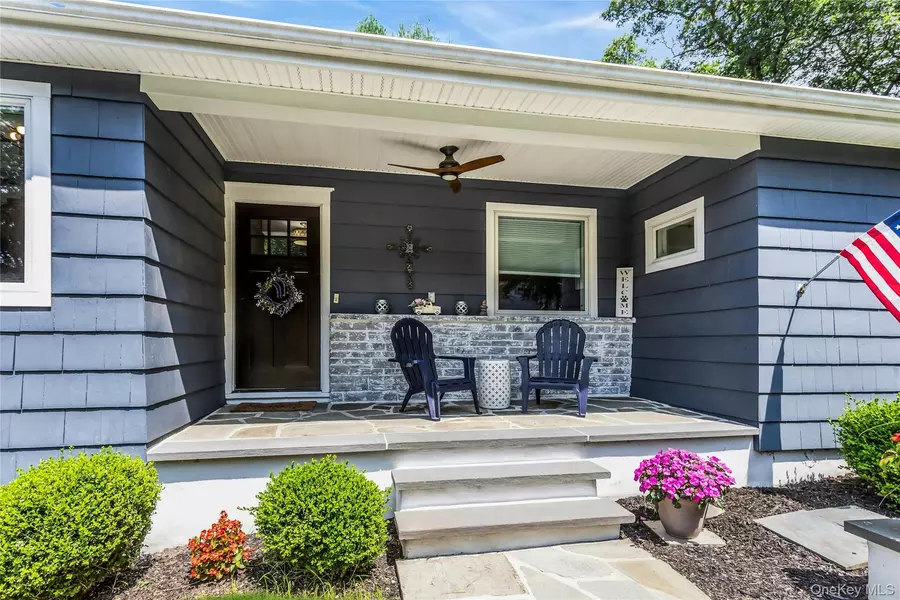 870 Heights PL, Oyster Bay, NY 11771