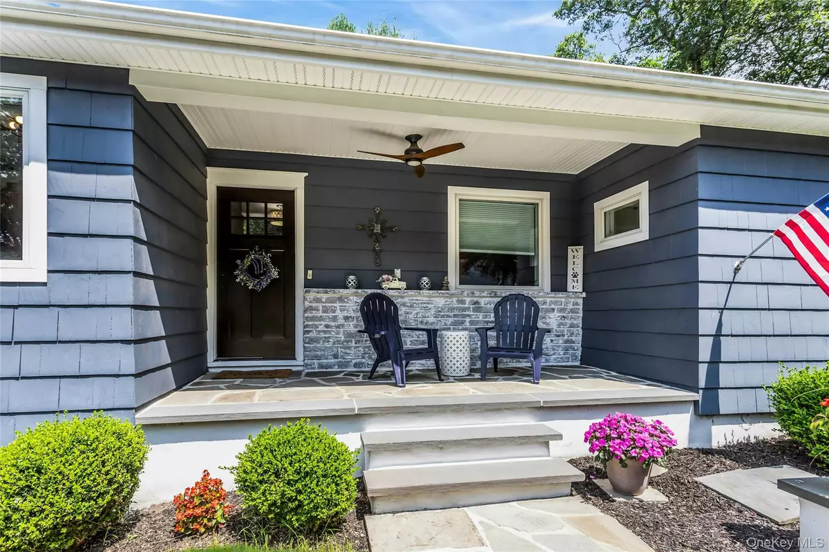 Oyster Bay, NY 11771,870 Heights PL