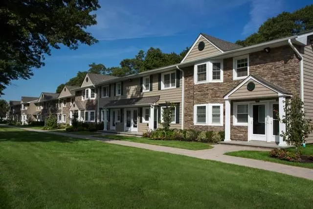 421 Tudor LN #421, Middle Island, NY 11953