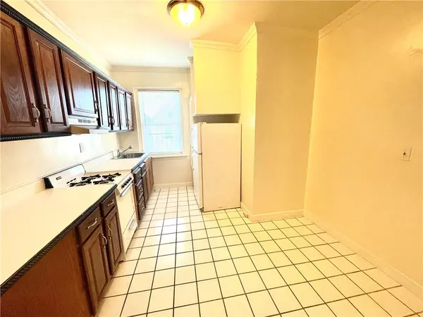 Pelham, NY 10803,88 Lincoln AVE #2G