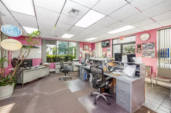 Farmingdale, NY 11735,454-464 Fulton ST