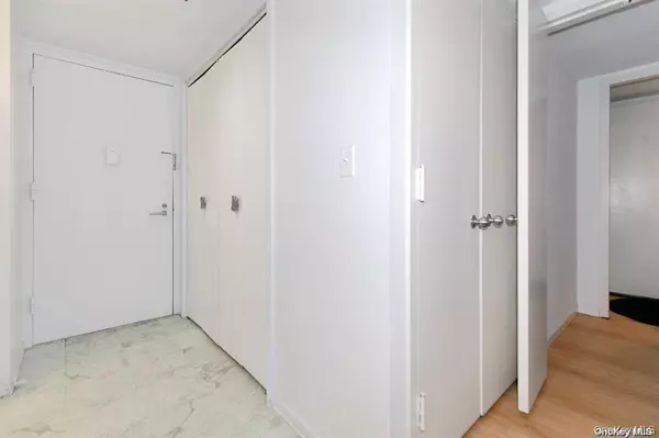 Great Neck, NY 11021,88 Cuttermill RD #112