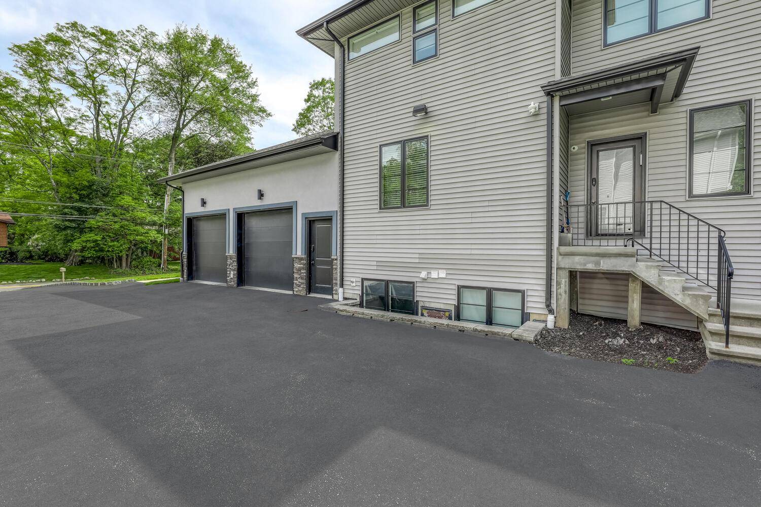 Monsey, NY 10952,27 Highview RD