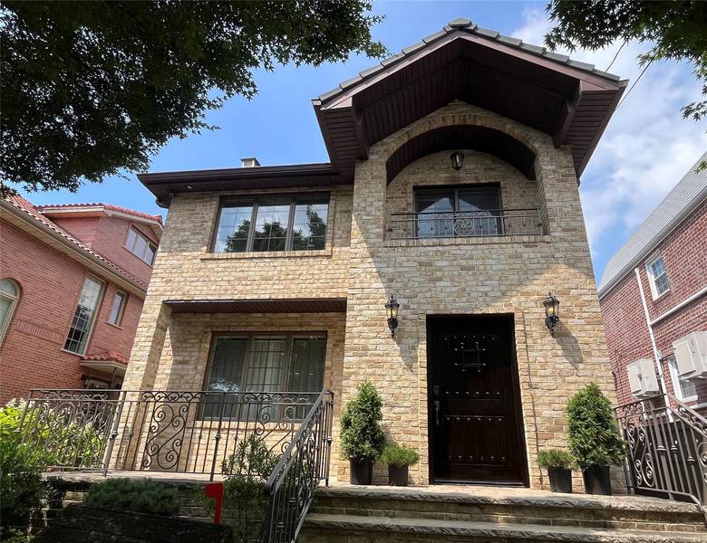 3912 215th PL, Bayside, NY 11361