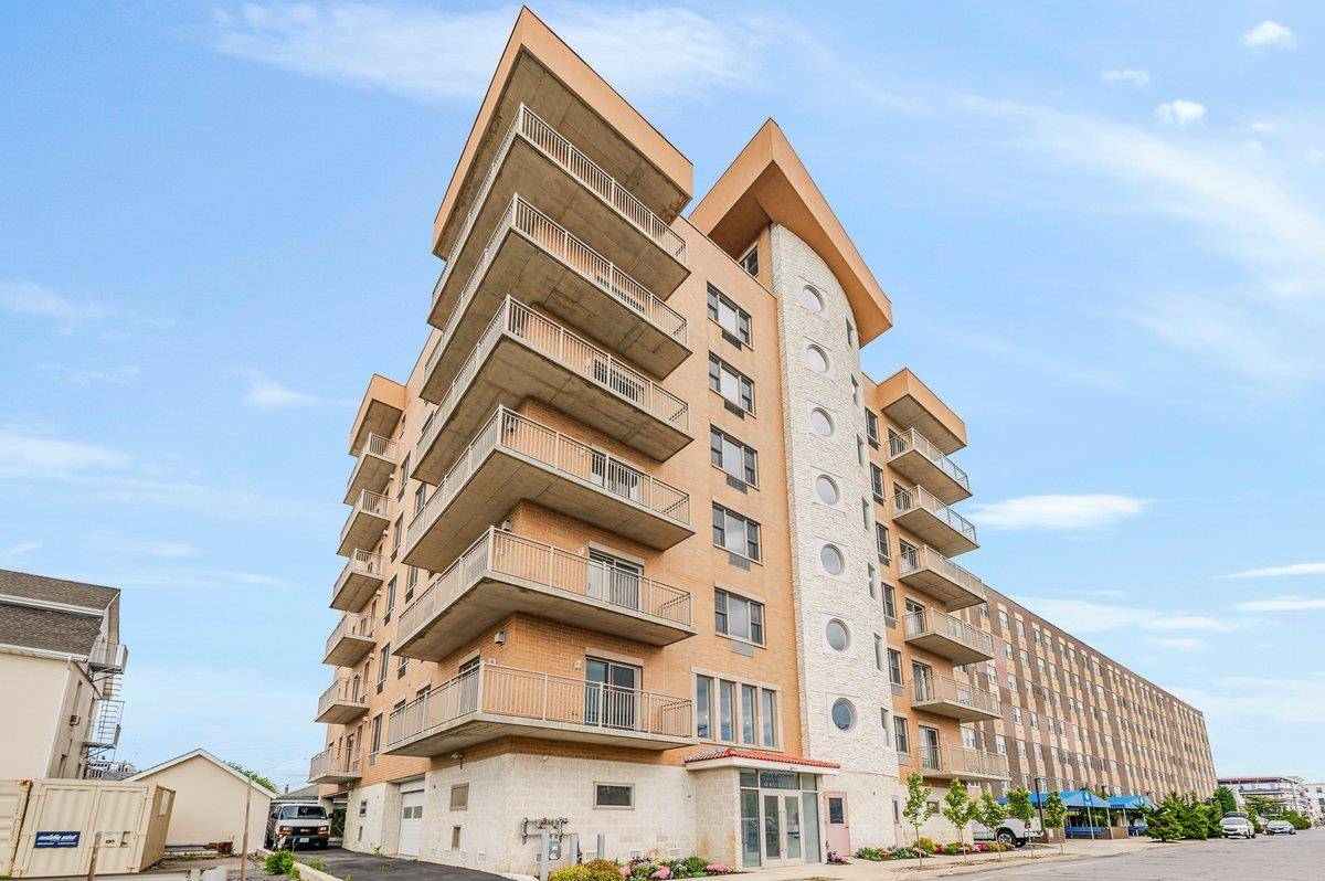 661 W Broadway #302, Long Beach, NY 11561