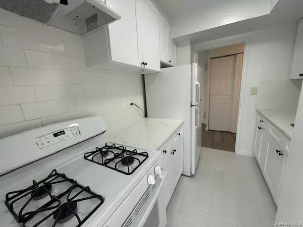 Kew Gardens, NY 11415,83-60 118 ST #11H