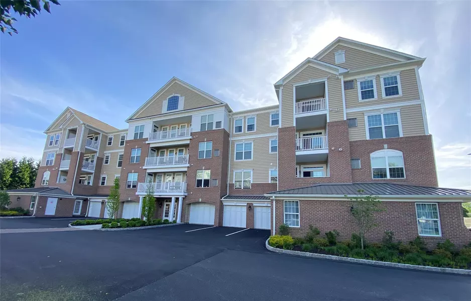 326 Regency DR, Fishkill, NY 12524