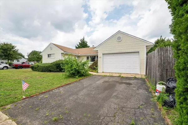 Bethpage, NY 11714,49 Cheshire RD