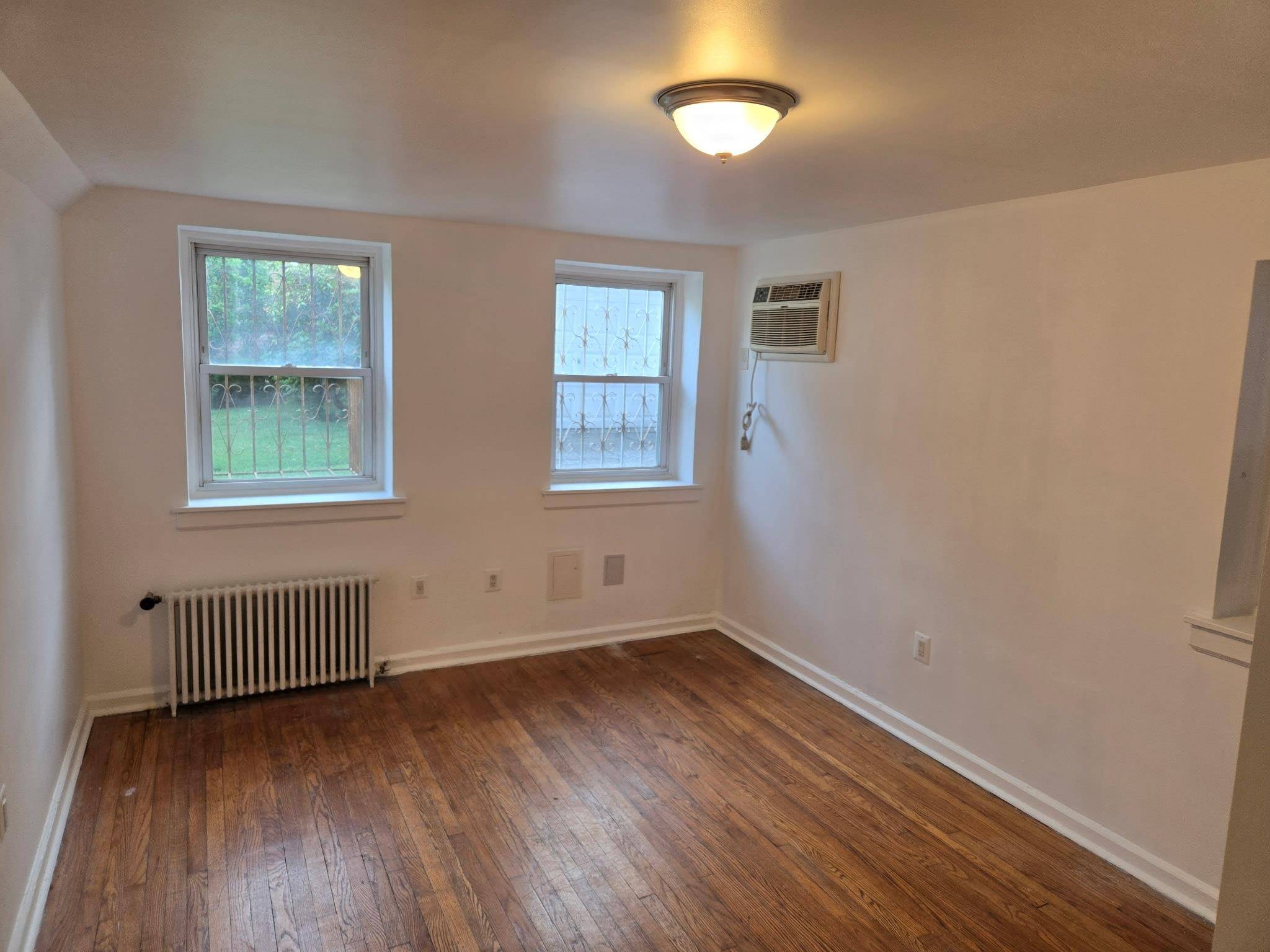 Bronx, NY 10467,828 Waring AVE