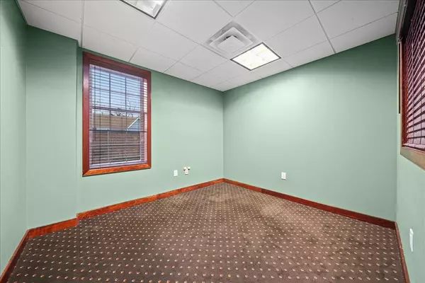 Amityville, NY 11701,21 Greene AVE