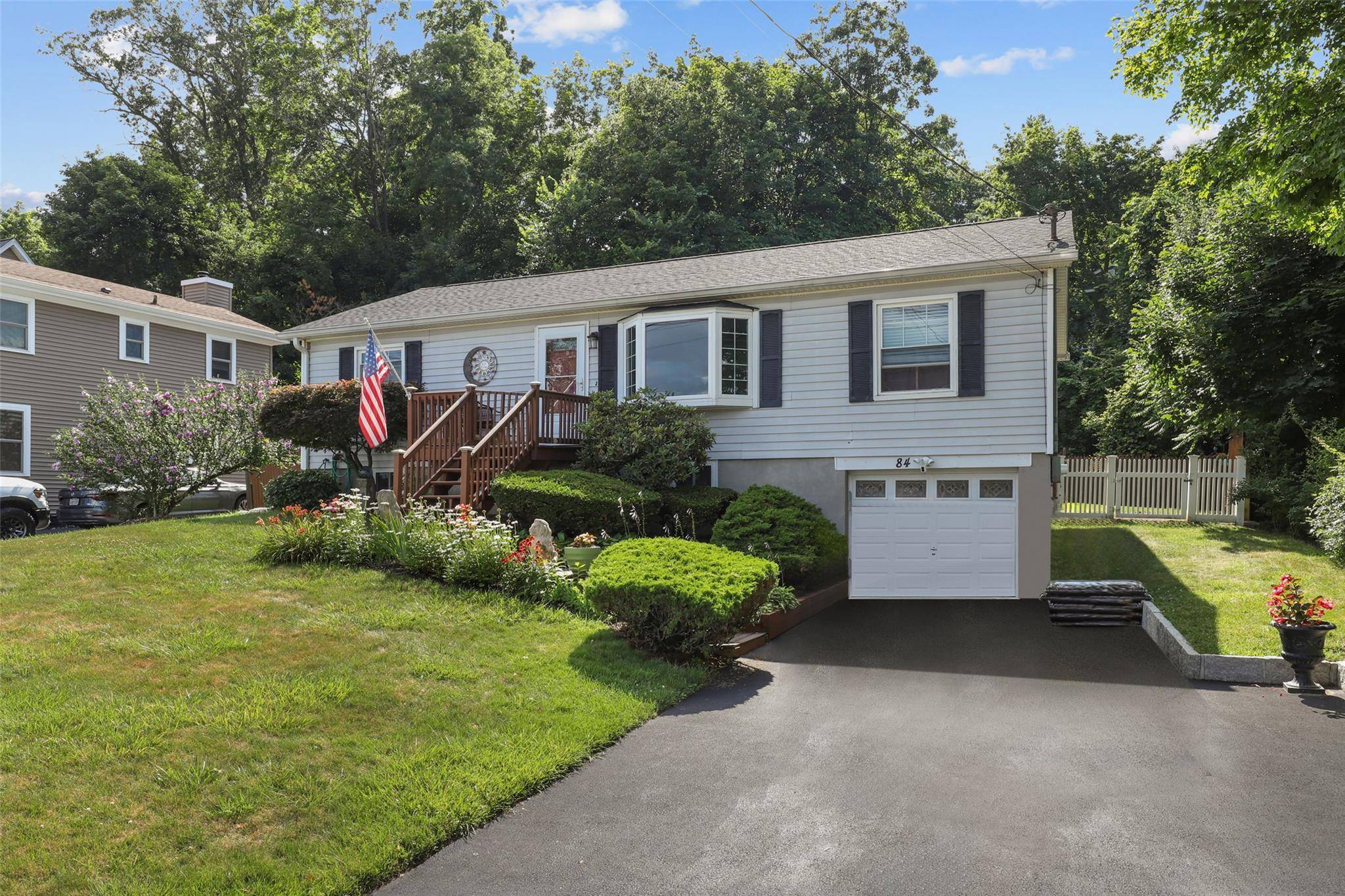 Mahopac, NY 10541,84 Entrance WAY
