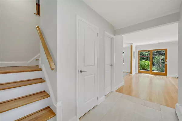 White Plains, NY 10607,77 Greenwood LN