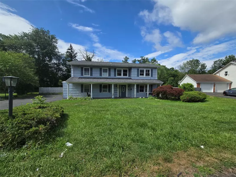 8 Stella DR, Hillcrest, NY 10977