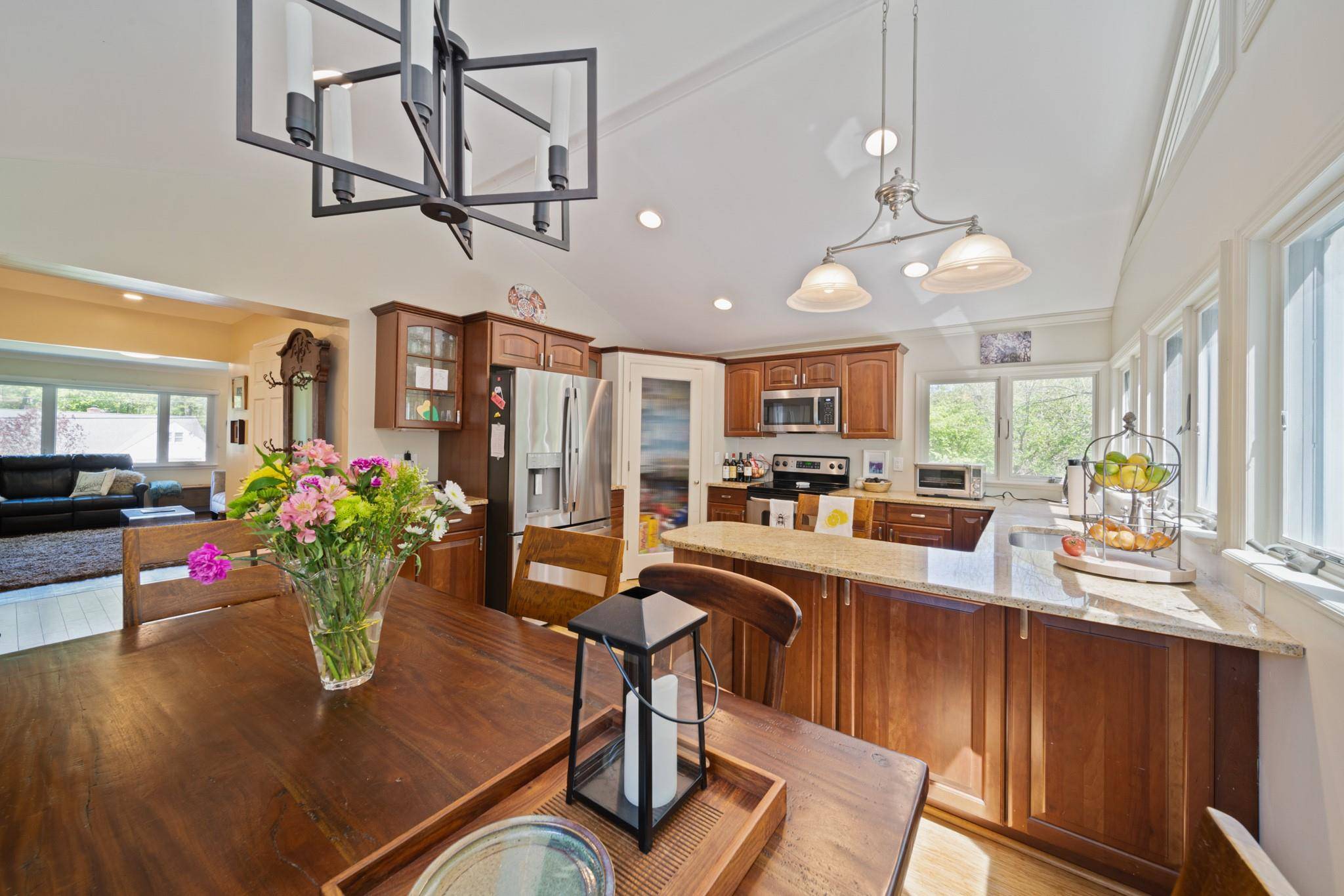 Katonah, NY 10536,63 Meadow LN