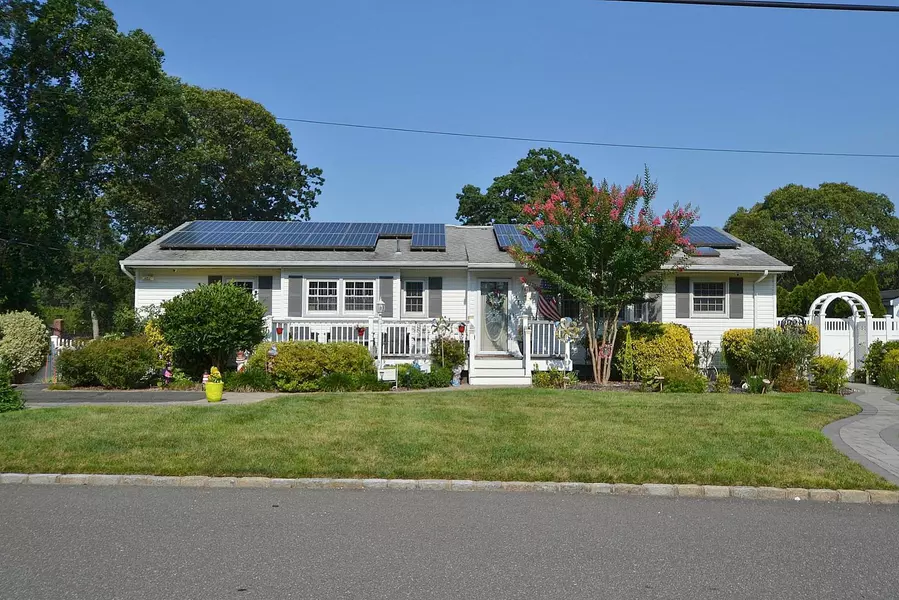 115 Arlington RD, Lake Ronkonkoma, NY 11779