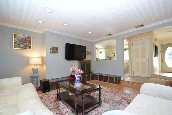 Lake Ronkonkoma, NY 11779,115 Arlington RD