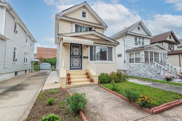 217-27 99 AVE, Queens Village, NY 11429